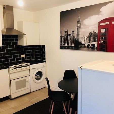 Spacious Studio Flat- Watford Junction & Harry Potter World Exterior foto