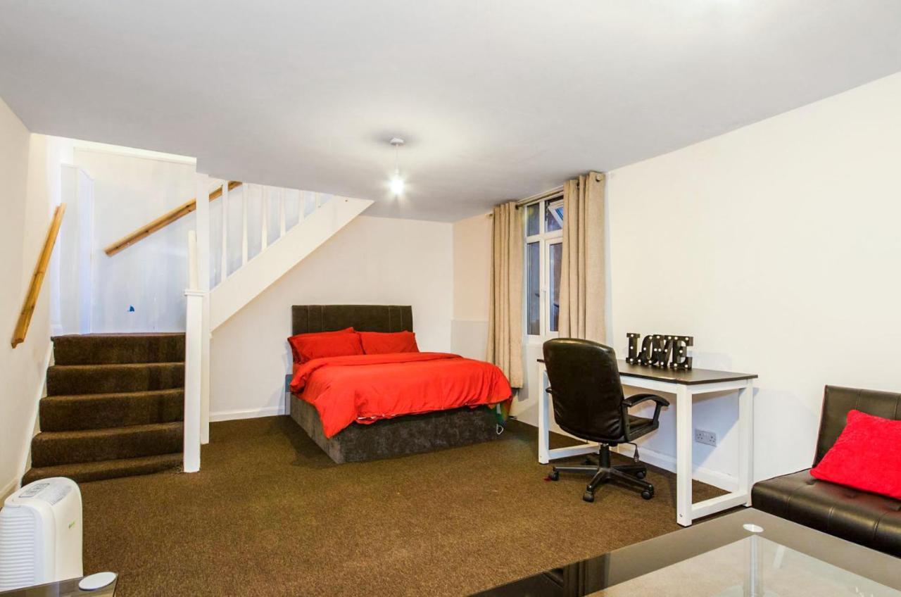 Spacious Studio Flat- Watford Junction & Harry Potter World Exterior foto